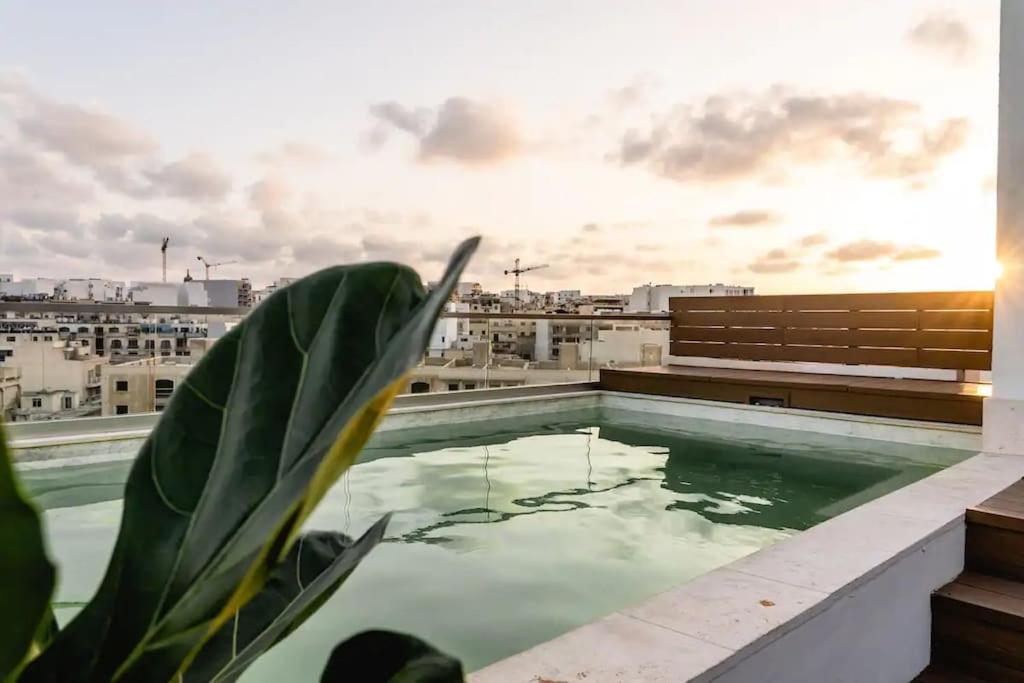 Апартаменты Luxurious & Stylish Penthouse With Private Pool Мсида Экстерьер фото