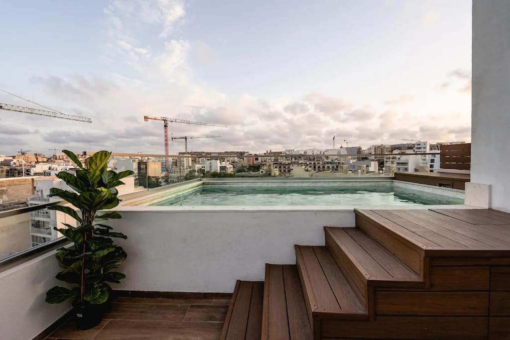 Апартаменты Luxurious & Stylish Penthouse With Private Pool Мсида Экстерьер фото